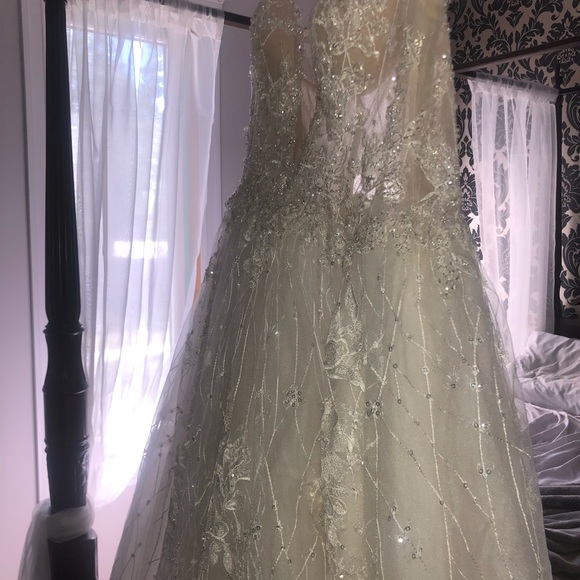 Bridal Dress - Picture 5 of 7